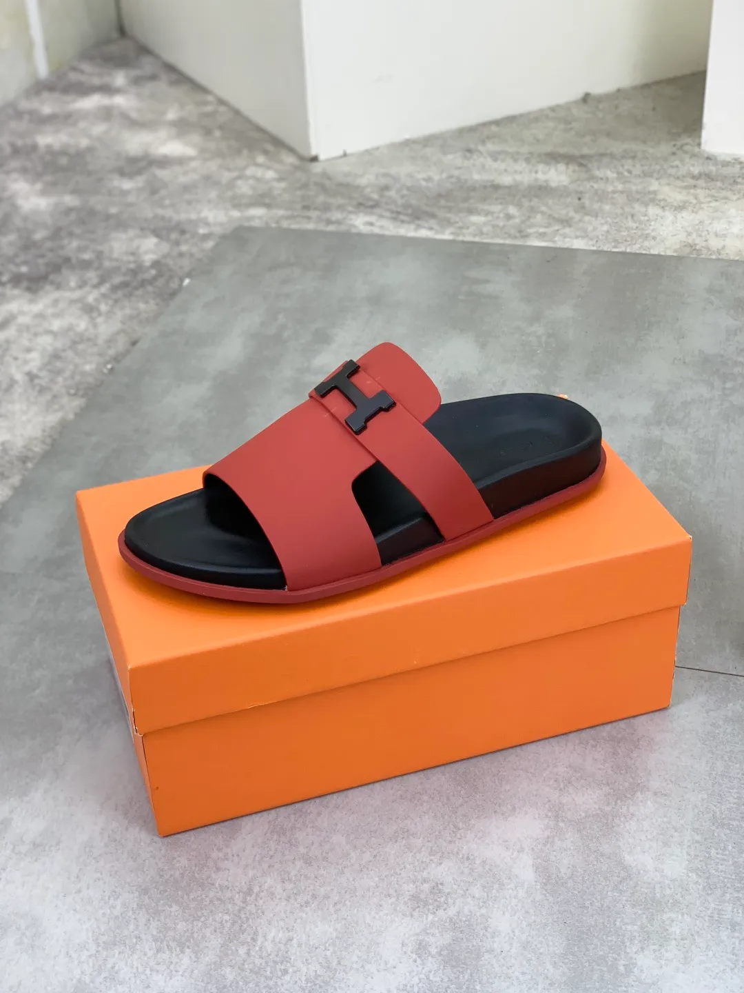 Men's shoes 💰P440 New [HERMES] high-end quality new Hermès slippers, made of imported silk calfskin, wear-resistant and non-slip rubber outsole. Fashionable and elegant code number: 39-44 (38 45 46 customized)